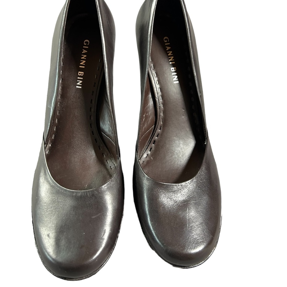 Gianna Bini Size 8 M Dark Brown Leather Pumps 3.50" heel rubber sole. - Picture 3 of 5